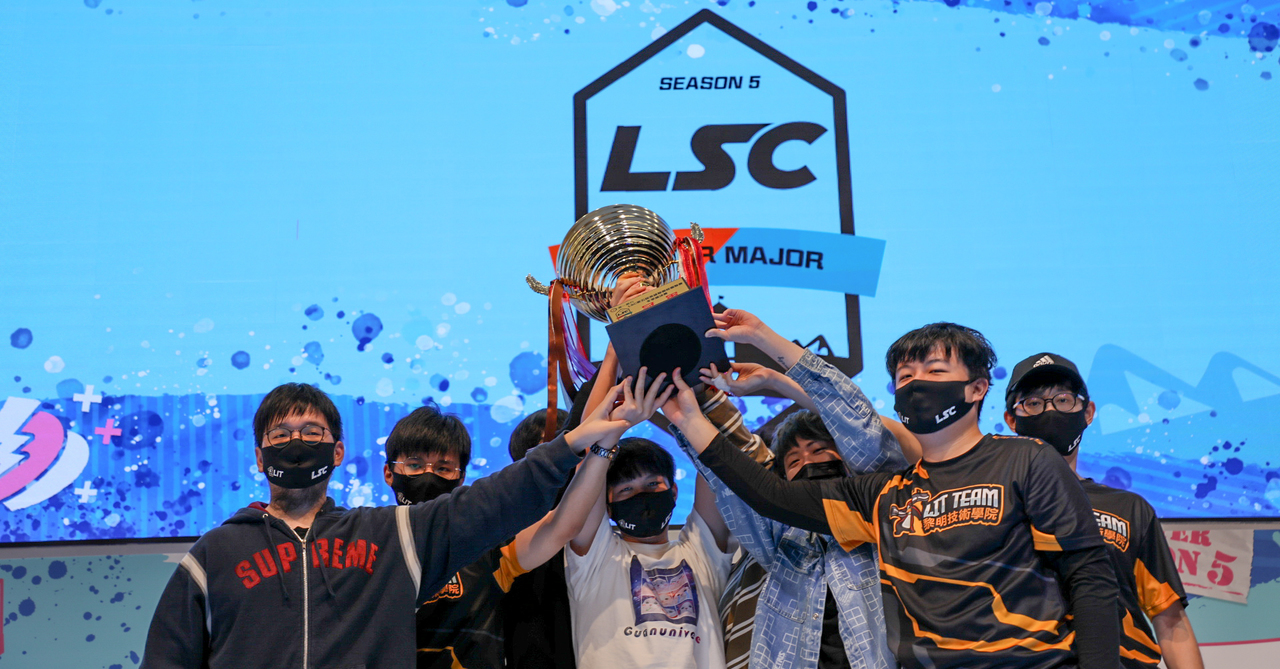 《英雄联盟》第一银行 LSC S5 冬季总决赛 黎明企鹅队成功卫冕冠军《League of L